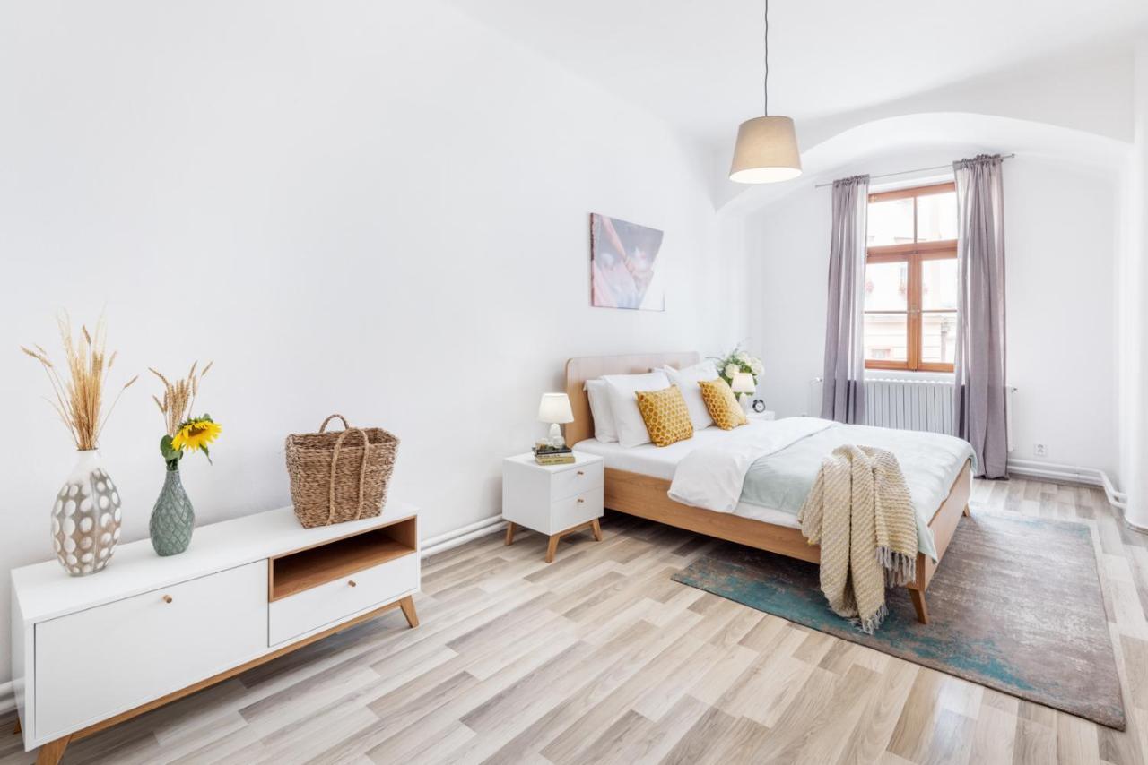 Wine & Bike City Tower Apartments Znojmo Exterior foto